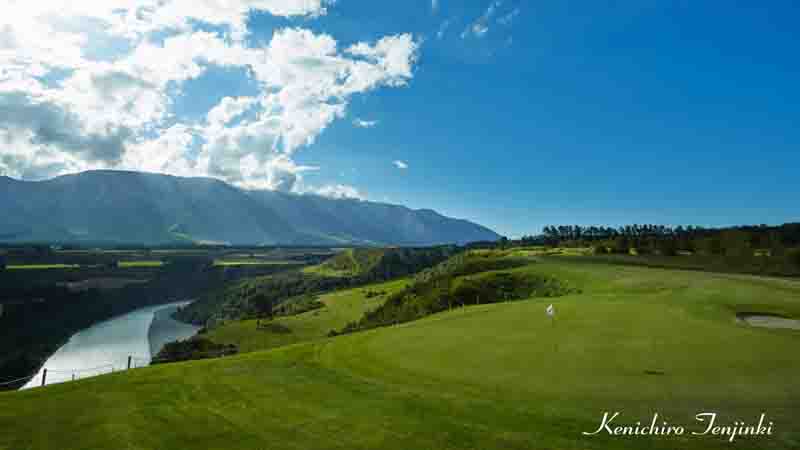 Terrace Downs was voted the top golf resort in New Zealand in the 2010 World Travel Awards.  One hour's stunning drive west of Christchurch. Golf in Canterbury's majestic alpine foothills. Par 72 course.