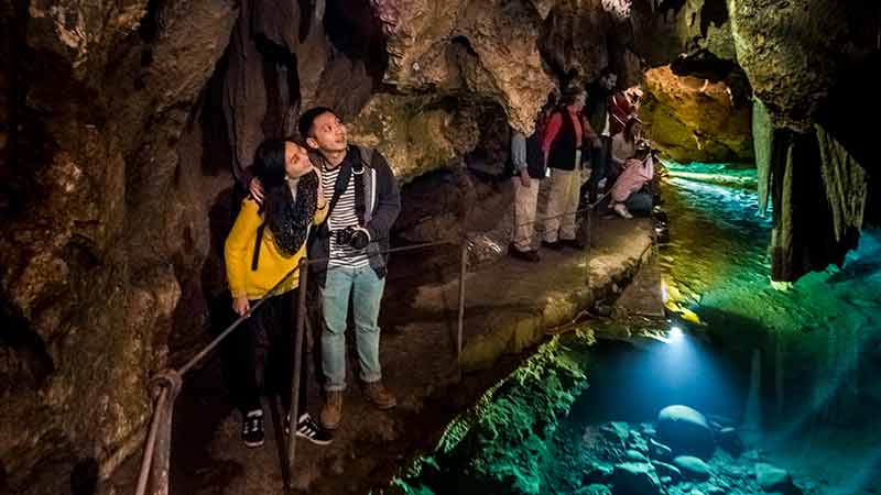 Discover the stunning Jenolan Caves with an exciting guided day tour brought to you by Colourful Trips! Get exclusive tour access to the Imperial Diamond Cave!