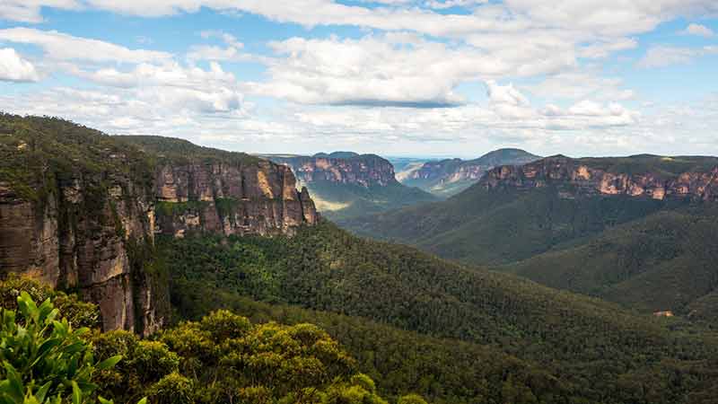 Discover the stunning Jenolan Caves with an exciting guided day tour brought to you by Colourful Trips! Get exclusive tour access to the Imperial Diamond Cave!