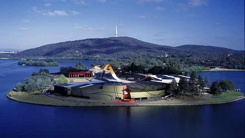 Join us for a fascinating day tour of Canberra and it’s world-class attractions!