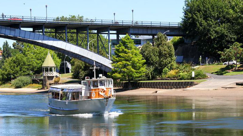 Leave the hustle and bustle of city life behind for a delightful lunch & wine tasting as on the mighty Waikato River!