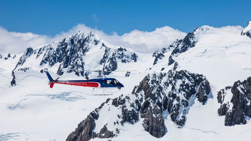 Take to the skies on a thrilling helicopter flight over the Franz Josef or Fox Glaciers!
