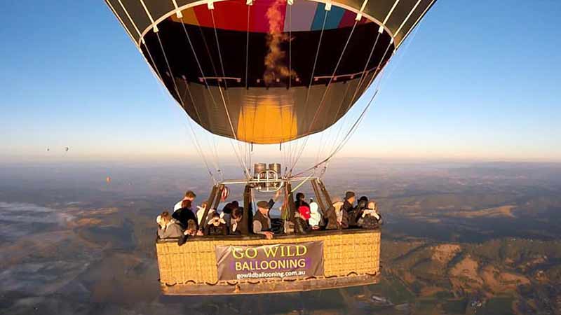 Take a walk on the wild side and experience a magical hot air ballooning flight over the beautiful Yarra Valley!
