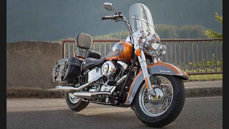Hit the road and experience Cairns in style and grunt with our 1 hour Harley Davidson Cairns City Tour.