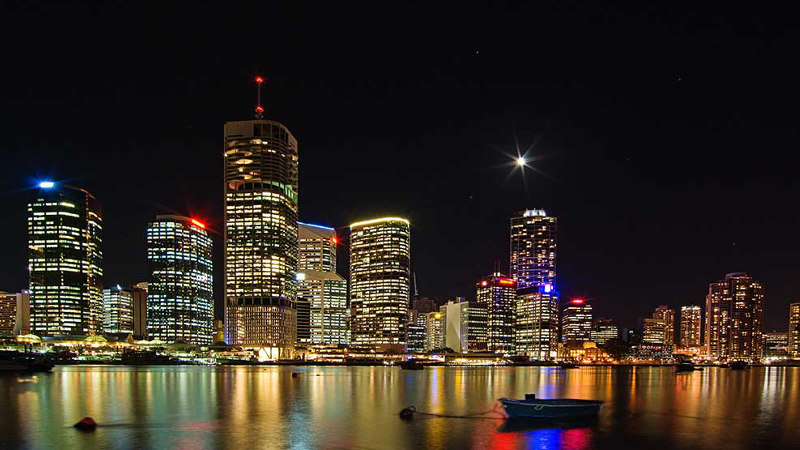 Join us for the ultimate Brisbane River Kayak Tour as you discover the wonderful views of the city by night!