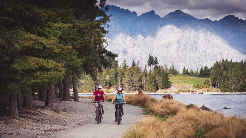 Explore the quaint village of Arrowtown before you ride at your own pace along the stunning Queenstown Trail to the shores of Lake Wakatipu and into Queenstown Bay!