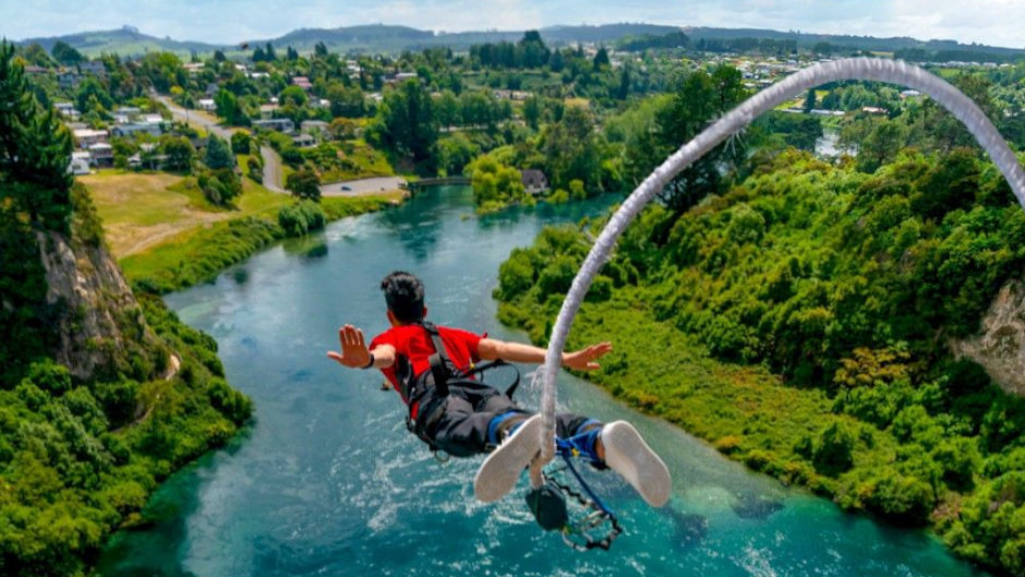 Toes over the edge, you’re about to leap from New Zealand’s only cliff-top Bungy. The cantilever platform positions you high out and over the crystal clear waters of the Waikato River.