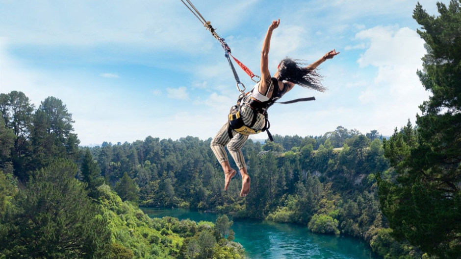 Experience the fun and thrills of the Taupō Swing – an exhilarating giant swing over the Waikato River. 