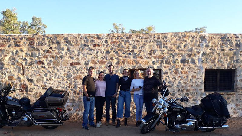 Add a bit of grunt to your sightseeing and join us for a late afternoon Harley Davison cruise around the Outback!