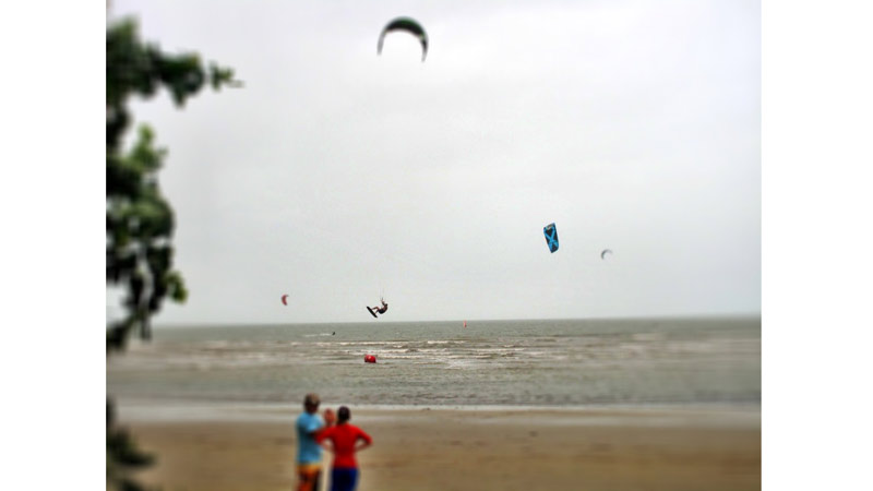 Learn the fundamentals for Kitesurfing with a land based kite session at 4 mile beach, Port Douglas!