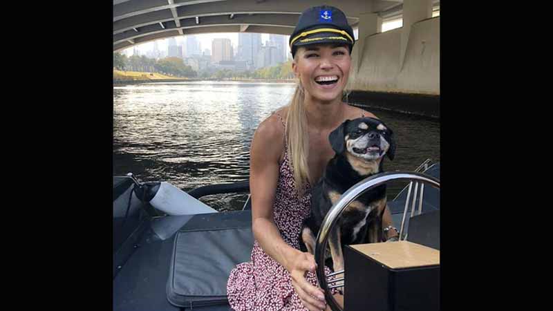 Skipper your own boat and explore Melbourne's beautiful Yarra River on one of our easy-to-operate electric boats!