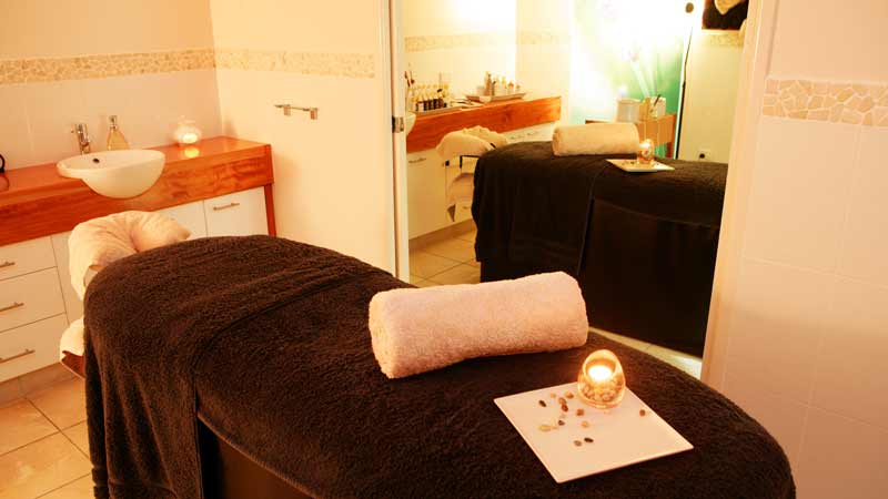 Refresh City Day Spa, Cairns Best Kept Secret! Try a 45 minute rejuvenating massage with a 15 minute aromatherapy facial, you will walk away feeling like you have experienced a touch of heaven.