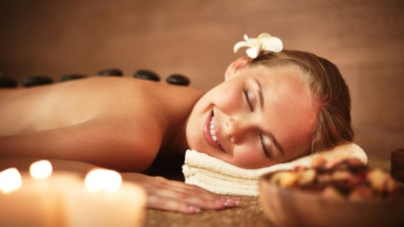 Hot Stone Massage 60 Or 90 Minutes Epic Deals And Last Minute Discounts