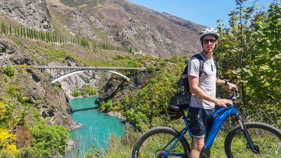 Follow the gorgeous shores of Lake Wakatipu on an unforgettable self-guided bike tour along Queenstown’s Frankton trail.
