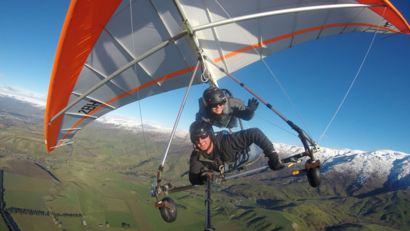 Glide over the spectacular scenery of the Central Otago region on an exciting Hang Gliding Aerotow flight!