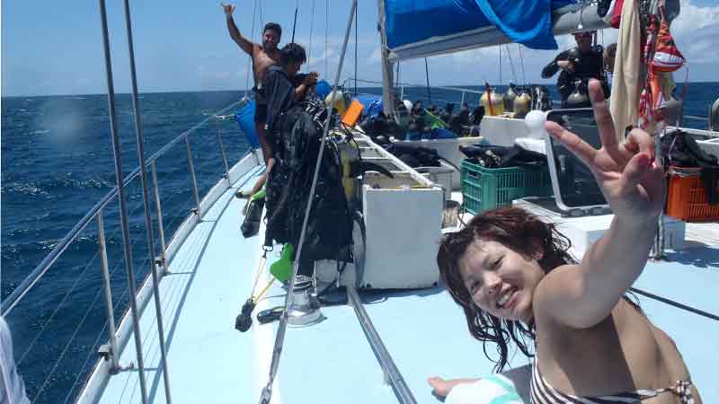 Snorkel The Great Barrier Reef with the M.V. Rum Runner, providing affordable dive trips and a fantastic experience. Option available to upgrade to diving!