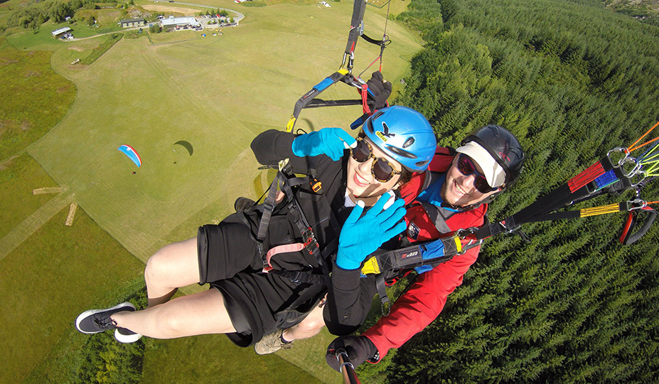 Join the finest tandem paragliding adventure in Queenstown and experience the thrill of flying!