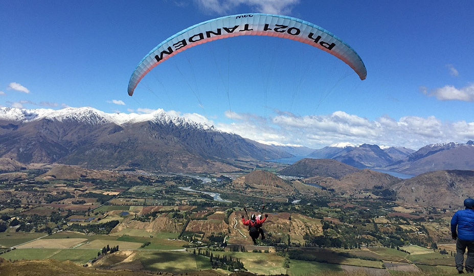 Join the finest tandem paragliding adventure in Queenstown and experience the thrill of flying!