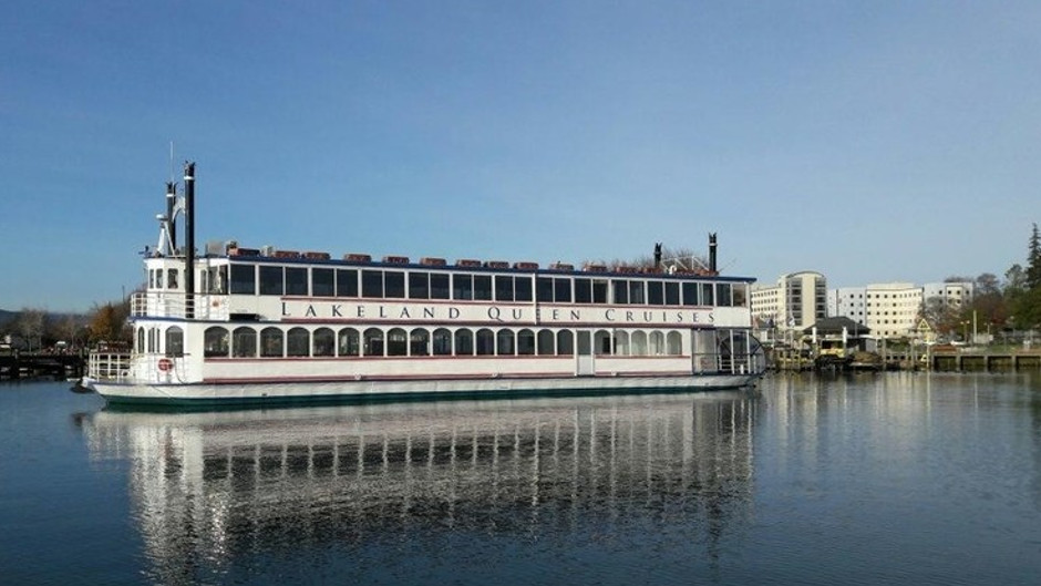 All aboard the Lakeland Queen with live Commentary, great food, and stunning views of Lake Rotorua!
