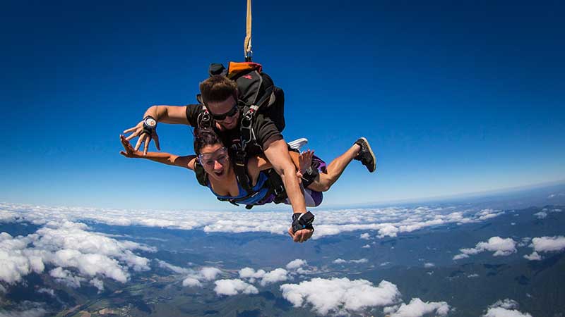 Attention thrill-seekers! Jump in a warm, tropical environment. Over 60 seconds breathtaking views of the Great Barrier Reef, the oldest WORLD HERITAGE RAINFORESTS and the city of CAIRNS.