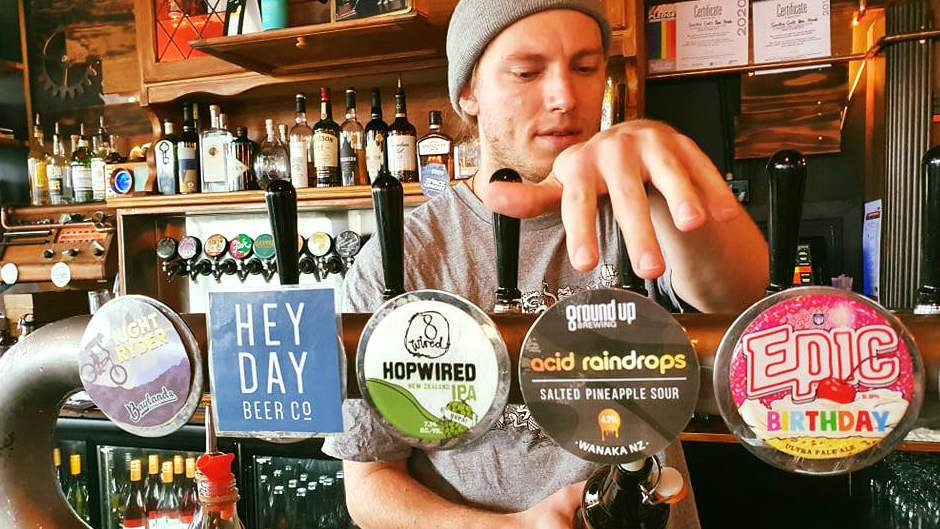 Visit some of the Queenstown region's best craft beer locations on the Queenstown Hop on Hop off Evening Beer, Wine + Food Tour!