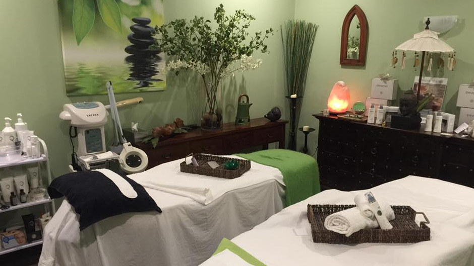 Experience complete tranquillity and relaxation on this luxurious day spa package right in the heart of Cairns... 