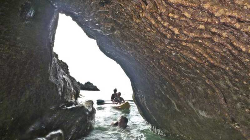 A fantastic half day kayak out to Double Island. This is a wonderfull snorkeling adventure! Come with us as we explore the island and the reef!