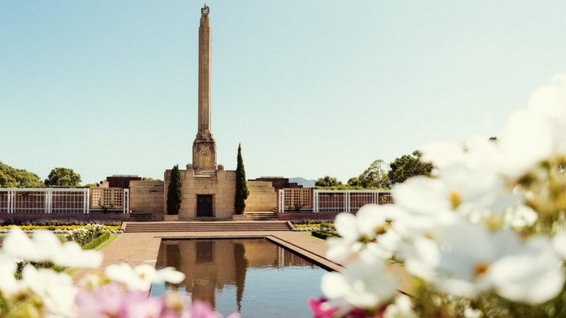 Take in the highlights and discover some of the best things to do in Auckland on this scenic and historic half-day Auckland sightseeing tour by luxury coach...