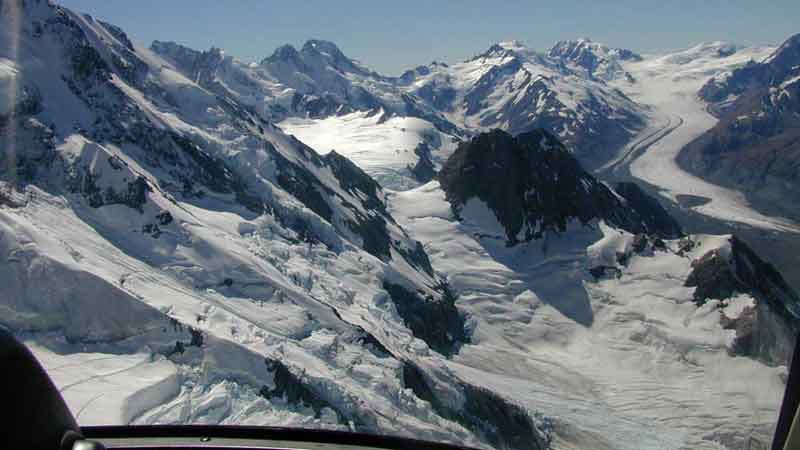 The ten minute Fox Glacier Helicopter flight, is an introductory flight, that allows magnificent views of the vast unfolding Fox Glacier.