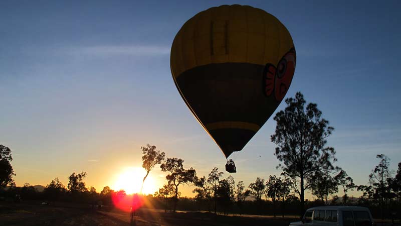 Join us for a 30 minute dawn balloon flight over the Atherton Tablelands, Cairns pick up included
